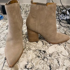 Oshay Pointed Toe Bootie